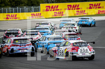 2020-10-18 - start of the race, depart, 100 MULLER Yvan (fra), Cyan Performance Lynk and Co, Lynk and Co 03 TCR, action RACE 2 during the 2020 FIA WTCR Race of Hungary, 4th round of the 2020 FIA World Touring Car Cup, on the Hungaroring, from October 16 to 18, 2020 in Mogyor.d, Budapest, Hungary - Photo Paulo Maria / DPPI - 2020 FIA WTCR RACE OF HUNGARY, 4TH ROUND OF THE 2020 WORLD TOURING CAR CUP - SUNDAY - GRAND TOURISM - MOTORS