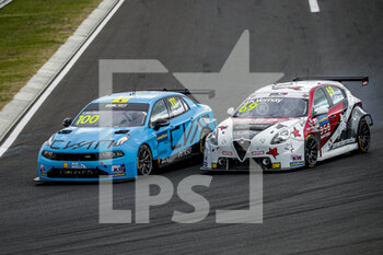 2020-10-18 - 100 MULLER Yvan (fra), Cyan Performance Lynk and Co, Lynk and Co 03 TCR, action, 69 VERNAY Jean-Karl (fra), Team Mulsanne, Alfa Giulietta TCR, action, RACE 2 during the 2020 FIA WTCR Race of Hungary, 4th round of the 2020 FIA World Touring Car Cup, on the Hungaroring, from October 16 to 18, 2020 in Mogyor.d, Budapest, Hungary - Photo Paulo Maria / DPPI - 2020 FIA WTCR RACE OF HUNGARY, 4TH ROUND OF THE 2020 WORLD TOURING CAR CUP - SUNDAY - GRAND TOURISM - MOTORS