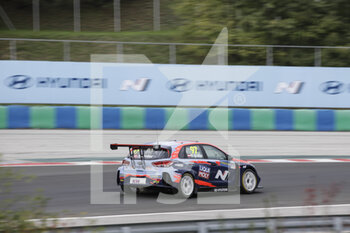 2020-10-18 - 97 GRUBER Nico (aut), Engstler Hyundai N Liqui Moly Racing Team, Hyundai i30 N TCR, action during the 2020 FIA WTCR Race of Hungary, 4th round of the 2020 FIA World Touring Car Cup, on the Hungaroring, from October 16 to 18, 2020 in Mogyor.d, near Budapest, Hungary - Photo Xavi Bonilla / DPPI - 2020 FIA WTCR RACE OF HUNGARY, 4TH ROUND OF THE 2020 WORLD TOURING CAR CUP - SUNDAY - GRAND TOURISM - MOTORS