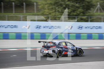 2020-10-18 - 28 SAPAG Jose Manuel (arg), Target Competition srl, Hyundai i30 N TCR, action during the 2020 FIA WTCR Race of Hungary, 4th round of the 2020 FIA World Touring Car Cup, on the Hungaroring, from October 16 to 18, 2020 in Mogyor.d, near Budapest, Hungary - Photo Xavi Bonilla / DPPI - 2020 FIA WTCR RACE OF HUNGARY, 4TH ROUND OF THE 2020 WORLD TOURING CAR CUP - SUNDAY - GRAND TOURISM - MOTORS