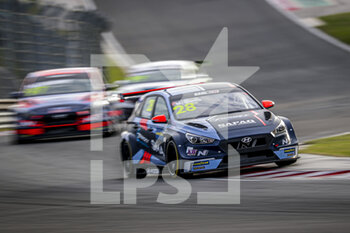2020-10-18 - 28 SAPAG Jose Manuel (arg), Target Competition srl, Hyundai i30 N TCR, action RACE 3 during the 2020 FIA WTCR Race of Hungary, 4th round of the 2020 FIA World Touring Car Cup, on the Hungaroring, from October 16 to 18, 2020 in Mogyor.d, Budapest, Hungary - Photo Paulo Maria / DPPI - 2020 FIA WTCR RACE OF HUNGARY, 4TH ROUND OF THE 2020 WORLD TOURING CAR CUP - SUNDAY - GRAND TOURISM - MOTORS