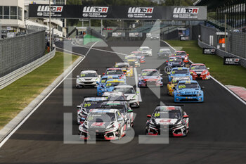 2020-10-18 - Race 3 start of the race, depart, during the 2020 FIA WTCR Race of Hungary, 4th round of the 2020 FIA World Touring Car Cup, on the Hungaroring, from October 16 to 18, 2020 in Mogyor.d, near Budapest, Hungary - Photo Xavi Bonilla / DPPI - 2020 FIA WTCR RACE OF HUNGARY, 4TH ROUND OF THE 2020 WORLD TOURING CAR CUP - SUNDAY - GRAND TOURISM - MOTORS