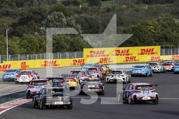 2020-10-18 - Race 3 start of the race, depart, during the 2020 FIA WTCR Race of Hungary, 4th round of the 2020 FIA World Touring Car Cup, on the Hungaroring, from October 16 to 18, 2020 in Mogyor.d, near Budapest, Hungary - Photo Xavi Bonilla / DPPI - 2020 FIA WTCR RACE OF HUNGARY, 4TH ROUND OF THE 2020 WORLD TOURING CAR CUP - SUNDAY - GRAND TOURISM - MOTORS