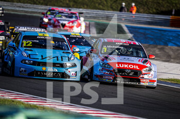 2020-10-18 - 12 URRUTIA Santiago (ury), Cyan Performance Lynk and Co, Lynk and Co 03 TCR, action, 01 MICHELISZ Norbert (hun), BRC Hyundai N LUKOIL Squadra Corse, Hyundai i30 N TCR, action RACE 3 during the 2020 FIA WTCR Race of Hungary, 4th round of the 2020 FIA World Touring Car Cup, on the Hungaroring, from October 16 to 18, 2020 in Mogyor.d, Budapest, Hungary - Photo Paulo Maria / DPPI - 2020 FIA WTCR RACE OF HUNGARY, 4TH ROUND OF THE 2020 WORLD TOURING CAR CUP - SUNDAY - GRAND TOURISM - MOTORS
