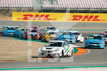 2020-11-01 - 96 Azcona Mikel (esp), Zengo Motorsport, Cupra Leon Competicion TCR, action 100 Muller Yvan (fra), Cyan Performance Lynk and Co, Lynk and Co 03 TCR, action, start of the race, depart, during the 2020 FIA WTCR Race of Spain, 5th round of the 2020 FIA World Touring Car Cup, on the Ciudad del Motor de Arag - 2020 FIA WTCR RACE OF SPAIN, 5TH ROUND OF THE WORLD TOURING CAR CUP - GRAND TOURISM - MOTORS