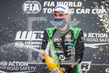2020-11-01 - Azcona Mikel (esp), Zengo Motorsport, Cupra Leon Competicion TCR, portrait , podium during the 2020 FIA WTCR Race of Spain, 5th round of the 2020 FIA World Touring Car Cup, on the Ciudad del Motor de Arag.n, from October 30 to November 1, 2020 in Alca.iz, Aragon, Spain - Photo Fr.d.ric Le Floc...h / DPPI - 2020 FIA WTCR RACE OF SPAIN, 5TH ROUND OF THE WORLD TOURING CAR CUP - GRAND TOURISM - MOTORS