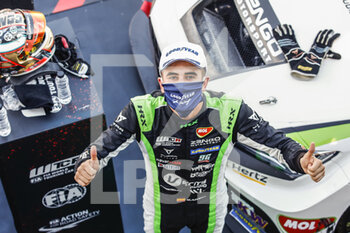 2020-11-01 - Azcona Mikel (esp), Zengo Motorsport, Cupra Leon Competicion TCR, portrait celebrating his victory on Race 2 during the 2020 FIA WTCR Race of Spain, 5th round of the 2020 FIA World Touring Car Cup, on the Ciudad del Motor de Arag.n, from October 30 to November 1, 2020 in Alca.iz, Aragon, Spain - Photo Xavi Bonilla / DPPI - 2020 FIA WTCR RACE OF SPAIN, 5TH ROUND OF THE WORLD TOURING CAR CUP - GRAND TOURISM - MOTORS