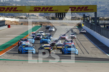 2020-11-01 - 11 Bjork Thed (swe), Cyan Performance Lynk and Co, Lynk and Co 03 TCR, action leading the Race 3 start of the race, depart, during the 2020 FIA WTCR Race of Spain, 5th round of the 2020 FIA World Touring Car Cup, on the Ciudad del Motor de Arag.n, from October 30 to November 1, 2020 in Alca.iz, Aragon, Spain - Photo Xavi Bonilla / DPPI - 2020 FIA WTCR RACE OF SPAIN, 5TH ROUND OF THE WORLD TOURING CAR CUP - GRAND TOURISM - MOTORS