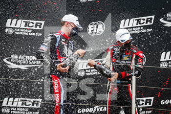 05/06/2021 - Engstler Luca (ger), Engstler Hyundai N Liqui Moly Racing Team, Hyundai Elantra N TCR, Girolami Nestor (arg), ALL-INKL.COM Munnich Motorsport, Honda Civic Type R TCR (FK8), portrait podium during the 2021 FIA WTCR Race of Germany, 1st round of the 2021 FIA World Touring Car Cup, on the Nurburgring Nordschleife, from June 3 to 6, 2021 in Nurburg, Germany - Photo Florent Gooden / DPPI - 2021 FIA WTCR RACE OF GERMANY, 1ST ROUND OF THE 2021 FIA WORLD TOURING CAR CUP - TURISMO E GRAN TURISMO - MOTORI