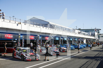 2021-06-26 - Pitlane ambiance during the 2021 FIA WTCR Race of Portugal, 2nd round of the 2021 FIA World Touring Car Cup, on the Circuito do Estoril, from June 26 to 27, 2021 in Estoril, Portugal - Photo Xavi Bonilla / DPPI - 2021 FIA WTCR RACE OF PORTUGAL, 2ND ROUND OF THE 2021 FIA WORLD TOURING CAR CUP - GRAND TOURISM - MOTORS