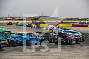 11/07/2021 - Race start of the race, depart, during the 2021 FIA WTCR Race of Spain, 3rd round of the 2021 FIA World Touring Car Cup, on the Ciudad del Motor de Aragon, from July 10 to 11, 2021 in Alcaniz, Spain - Photo Xavi Bonilla / DPPI - 2021 FIA WTCR RACE OF SPAIN, 3RD ROUND OF THE 2021 FIA WORLD TOURING CAR CUP - TURISMO E GRAN TURISMO - MOTORI
