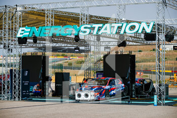 11/07/2021 - 08 Farfus Agusto (bra), Hyundai Motorsport N, Hyundai Veloster N ETCR, charging at the Energy Station during the 2021 Pure ETCR Championship in Motorland Aragon, 2nd round of the 2021 Pure ETCR Championship, on the Ciudad del Motor de Aragon, from July 9 to 11, 2021 in Alcaniz, Spain - Photo Florent Gooden / DPPI - 2021 PURE ETCR CHAMPIONSHIP IN MOTORLAND ARAGON, 2ND ROUND OF THE 2021 PURE ETCR CHAMPIONSHIP - TURISMO E GRAN TURISMO - MOTORI