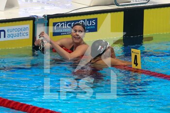 2021-05-20 - Federica Pellegrini of Italy 2nd place and Barbora Seemanova of Czech Republic 1st place, 200 m Freestyle Final during the 2021 LEN European Championships, Swimming event on May 20, 2021 at Duna Arena in Budapest, Hungary - Photo Laurent Lairys / DPPI - 2021 LEN EUROPEAN CHAMPIONSHIPS - SWIMMING - SWIMMING