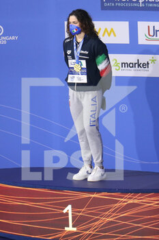 2021-05-23 - Benedetta Pilato of Italy 1st place, Podium 50 m Breaststroke during the 2021 LEN European Championships, Swimming event on May 23, 2021 at Duna Arena in Budapest, Hungary - Photo Laurent Lairys / DPPI - 2021 LEN EUROPEAN CHAMPIONSHIPS - SWIMMING - SWIMMING