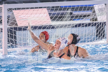 2019-12-07 - Arianna Gragnolati (Kally Nuoto Club Milano) a contrasto con Giada Sinigallia (Sis Roma) - FINALE 3/4 POSTO - SIS ROMA VS KALLY NC MILANO - ITALIAN CUP WOMEN - WATERPOLO
