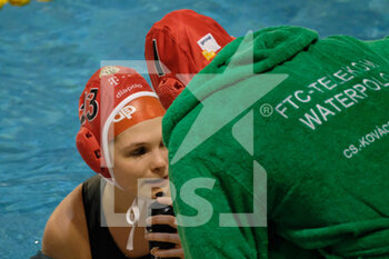 2021-02-06 - Boglarka Neszmely - FTC Telekom Budapest during an time-out - FTC TELEKOM BUDAPEST VS CSS VERONA - EURO LEAGUE WOMEN - WATERPOLO