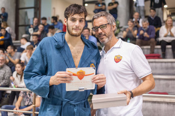 2018-12-08 - Francesco De Michelis riceve il premio per le  100 presenze in squadra - ROMA NUOTO VS AN BRESCIA - SERIE A1 - WATERPOLO