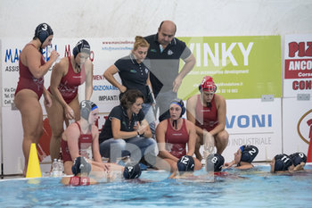 2019-10-05 - Aleksandra Cotti (allenatrice) con le giocatrici della Florentia  - ANCONA VS FLORENTIA - SERIE A1 WOMEN - WATERPOLO