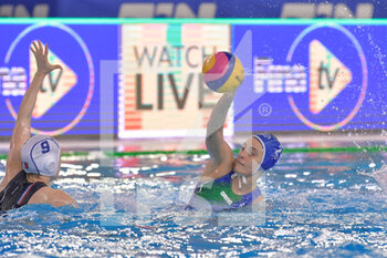 2021-01-19 - 2 TABANI Chiara (Italia) vs 9 VERNOUX Ema Martine (France) - WOMEN'S WATERPOLO OLYMPIC GAME QUALIFICATION TOURNAMENT 2021 - FRANCE VS ITALY - OLYMPIC TROPHY - WATERPOLO