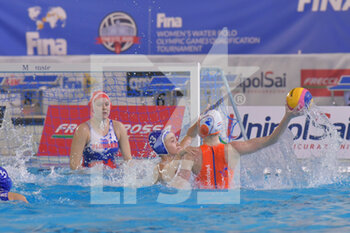 2021-01-19 - 2 MEGENS Maud in action (Netherlands) - WOMEN'S WATERPOLO OLYMPIC GAME QUALIFICATION TOURNAMENT 2021 - HOLLAND VS SLOVAKIA - OLYMPIC TROPHY - WATERPOLO
