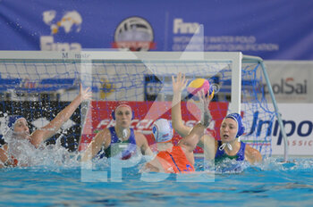 2021-01-20 - 6 STOMPHORST Nomi [ROLE: All-Round] (Netherlands) - WOMEN'S WATERPOLO OLYMPIC GAME QUALIFICATION TOURNAMENT 2021 - HOLLAND VS ITALY - OLYMPIC TROPHY - WATERPOLO