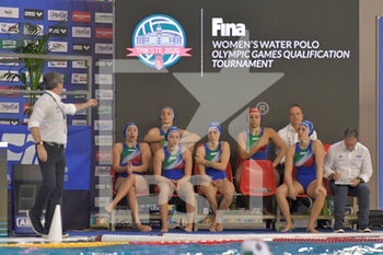 2021-01-23 - ZIZZA Paolo [ROLE: Team Head Coach] (Italy)  - WOMEN'S WATERPOLO OLYMPIC GAME QUALIFICATION TOURNAMENT 2021 - OLYMPIC PASS - HUNGARY VS ITALY - OLYMPIC TROPHY - WATERPOLO