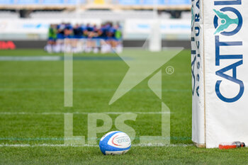 2020-11-14 - Ball of the match Cattolica Assicurazioni and the Italy team on the background - CATTOLICA TEST MATCH 2020 - ITALIA VS SCOZIA  - AUTUMN NATIONS SERIES - RUGBY