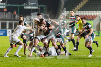 2020-12-11 - Leicester Tigers No8 Jasper Wiese (8) and CA Brive No8 So'otala Fa'aso'o (8) wrestle for the ball during the European Rugby Challenge Cup, rugby union match between Leicester Tigers and CA Brive on December 11, 2020 at Welford Road Stadium in Leicester, England - Photo John Mallett / ProSportsImages / DPPI - LEICESTER TIGERS VS CA BRIVE - CHALLENGE CUP - RUGBY
