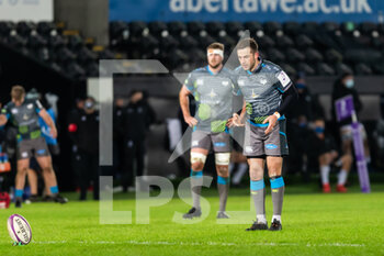 2020-12-12 - Ospreys' outside half Stephen Myler during the European Rugby Challenge Cup, rugby union match between Ospreys and Castres on December 12, 2020 at the Liberty Stadium in Swansea, Wales - Photo Dan Minto / ProSportsImages / DPPI - OSPREYS VS CASTRES - CHALLENGE CUP - RUGBY