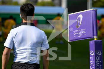 2021-04-03 - Challenge Cup flag with a referee - BENETTON TREVISO VS SUA LG AGEN - CHALLENGE CUP - RUGBY