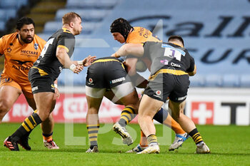 2020-12-18 - Montpellier Herault Rugby lock Bastian Chalureau (5) is tackled by Wasps prop Ben Harris (1) during the European Rugby Champions Cup, rugby union match between Wasps and Montpellier Herault Rugby on December 18, 2020 at the Ricoh Arena in Coventry, England - Photo Dennis Goodwin / ProSportsImages / DPPI - WASPS VS MONTPELLIER HERAULT RUGBY - CHAMPIONS CUP - RUGBY