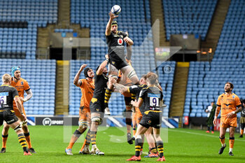 2020-12-18 - Wasps lock James Gaskell (5) wins a line out during the European Rugby Champions Cup, rugby union match between Wasps and Montpellier Herault Rugby on December 18, 2020 at the Ricoh Arena in Coventry, England - Photo Dennis Goodwin / ProSportsImages / DPPI - WASPS VS MONTPELLIER HERAULT RUGBY - CHAMPIONS CUP - RUGBY