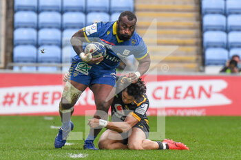 2021-04-03 - ASM Clermont Auvergne prop Peni Ravai (1) is tackled by Wasps fly-half Jacob Umaga (10) during the European Rugby Champions Cup, round of 16, rugby union match between Wasps and ASM Clermont Auvergne on April 3, 2021 at the Ricoh Arena in Coventry, England - Photo Dennis Goodwin / ProSportsImages / DPPI - WASPS VS ASM CLERMONT AUVERGNE - CHAMPIONS CUP - RUGBY
