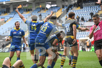 2021-04-03 - ASM Clermont Auvergne full back Kotaro Matsushima celebrates after his try with teammates during the European Rugby Champions Cup, round of 16, rugby union match between Wasps and ASM Clermont Auvergne on April 3, 2021 at the Ricoh Arena in Coventry, England - Photo Dennis Goodwin / ProSportsImages / DPPI - WASPS VS ASM CLERMONT AUVERGNE - CHAMPIONS CUP - RUGBY