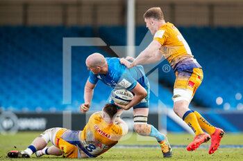 2021-04-10 - Devin Toner of Leinster is tackled by Sam Simmonds of Exeter Chiefs during the Heineken Champions Cup Rugby match between Exeter Chiefs and Leinster Rugby at Sandy Park, Exeter, United Kingdom on 10 April 2021. - EXETER CHIEFS VS LEINSTER RUGBY - CHAMPIONS CUP - RUGBY