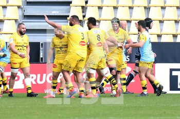 2021-04-10 - Gregory Alldritt of La Rochelle celebrates after his try with teammates during the European Rugby Champions Cup, quarter final rugby union match between La Rochelle and Sale Sharks on April 10, 2021 at Marcel Deflandre stadium in La Rochelle, France - Photo Laurent Lairys / DPPI - QUARTER FINALS - LA ROCHELLE VS SALE SHARKS - CHAMPIONS CUP - RUGBY