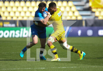 2021-05-02 - Robbie Henshaw of Leinster and Victor Vito of Stade Rochelais during the European Rugby Champions Cup, semi final rugby union match between Stade Rochelais and Leinster Rugby on May 2, 2021 at Marcel Deflandre stadium in La Rochelle, France - Photo Laurent Lairys / DPPI - STADE ROCHELAIS VS LEINSTER RUGBY - CHAMPIONS CUP - RUGBY