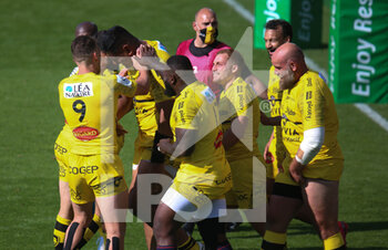 2021-05-02 - Will Skelton of Stade Rochelais celebrates after his try with teammates during the European Rugby Champions Cup, semi final rugby union match between Stade Rochelais and Leinster Rugby on May 2, 2021 at Marcel Deflandre stadium in La Rochelle, France - Photo Laurent Lairys / DPPI - STADE ROCHELAIS VS LEINSTER RUGBY - CHAMPIONS CUP - RUGBY