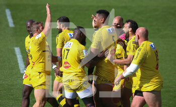 2021-05-02 - Will Skelton of Stade Rochelais celebrates after his try with teammates during the European Rugby Champions Cup, semi final rugby union match between Stade Rochelais and Leinster Rugby on May 2, 2021 at Marcel Deflandre stadium in La Rochelle, France - Photo Laurent Lairys / DPPI - STADE ROCHELAIS VS LEINSTER RUGBY - CHAMPIONS CUP - RUGBY