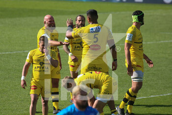 2021-05-02 - La Rochelle players celebrate at the final whistle during the European Rugby Champions Cup, semi final rugby union match between Stade Rochelais and Leinster Rugby on May 2, 2021 at Marcel Deflandre stadium in La Rochelle, France - Photo Laurent Lairys / DPPI - STADE ROCHELAIS VS LEINSTER RUGBY - CHAMPIONS CUP - RUGBY