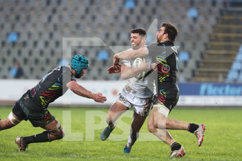 2019-11-09 - Adam Hastings (Warriors) blocked on the neck from Lucchin (Zebre) - ZEBRE RUGBY VS GLASGOW WARRIORS - GUINNESS PRO 14 - RUGBY