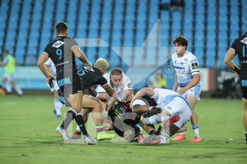 2020-10-02 - Zebre’s n8 Tuivaiti is tackled by Cardiff defense - ZEBRE VS CARDIFF BLUES - GUINNESS PRO 14 - RUGBY