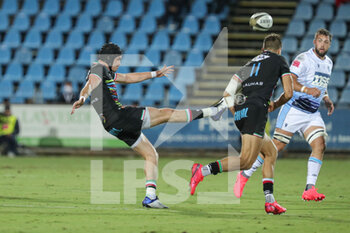 2020-10-02 - Carlo Canna (Zebre) try to take advantage with a tactical kick - ZEBRE VS CARDIFF BLUES - GUINNESS PRO 14 - RUGBY