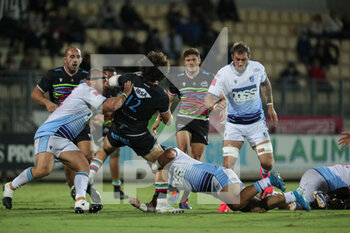 2020-10-02 - Tommaso Boni is double tackled by two Cardiff defenders - ZEBRE VS CARDIFF BLUES - GUINNESS PRO 14 - RUGBY