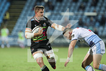 2020-10-02 - Joan Meyer (Zebre) tries to break a tackle  - ZEBRE VS CARDIFF BLUES - GUINNESS PRO 14 - RUGBY