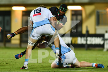 2020-10-02 - Bell Murphy (Cardiff Blues) tackles Maxime Mbanda (Zebre) - ZEBRE VS CARDIFF BLUES - GUINNESS PRO 14 - RUGBY