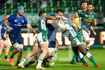 2020-10-10 - Jack Conan (Leinster) fights for the ball against Marco Zanon (Treviso) and Cherif Traore (Treviso) - BENETTON TREVISO VS LEINSTER RUGBY - GUINNESS PRO 14 - RUGBY