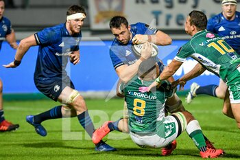 2020-10-10 - Jack Conan (Leinster) in action tackled by Toa Halafihi (Treviso) - BENETTON TREVISO VS LEINSTER RUGBY - GUINNESS PRO 14 - RUGBY