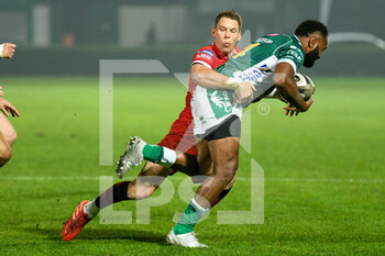 2020-10-23 - Ratuva Tavuyara (Treviso) tackled by Liam Williams (Scarlets) - BENETTON TREVISO VS SCARLETS RUGBY - GUINNESS PRO 14 - RUGBY