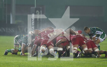 2020-10-23 - Scarlets' Scrum and fog - BENETTON VS SCARLETS - GUINNESS PRO 14 - RUGBY